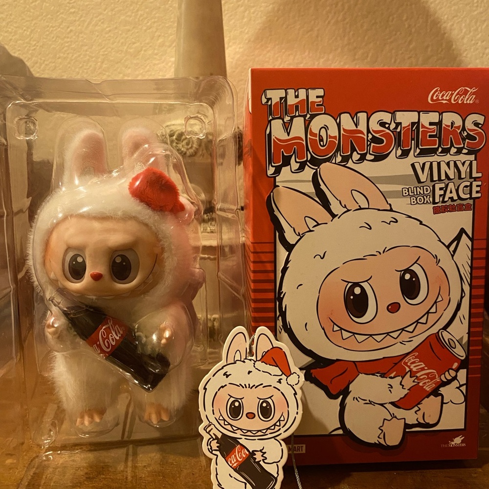 AUTHENTIC THE MONSTERS VINYL FACE BLIND BOX COCA-COLA